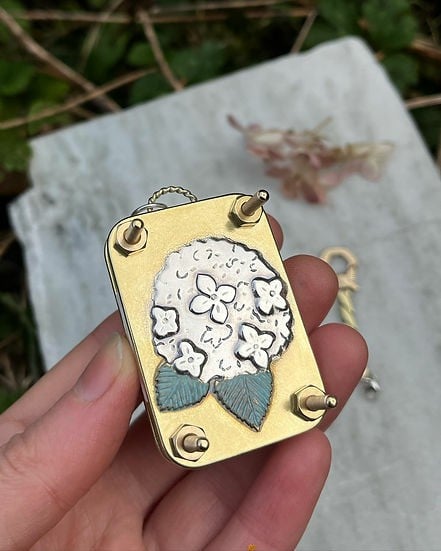 BloomPocket™ – Compact Flower Press Kit for Quick & Easy Petal Preservation