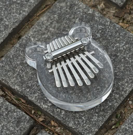 HarmoPalm™ - Play Soothing Tunes Effortlessly with This Mini Thumb Piano