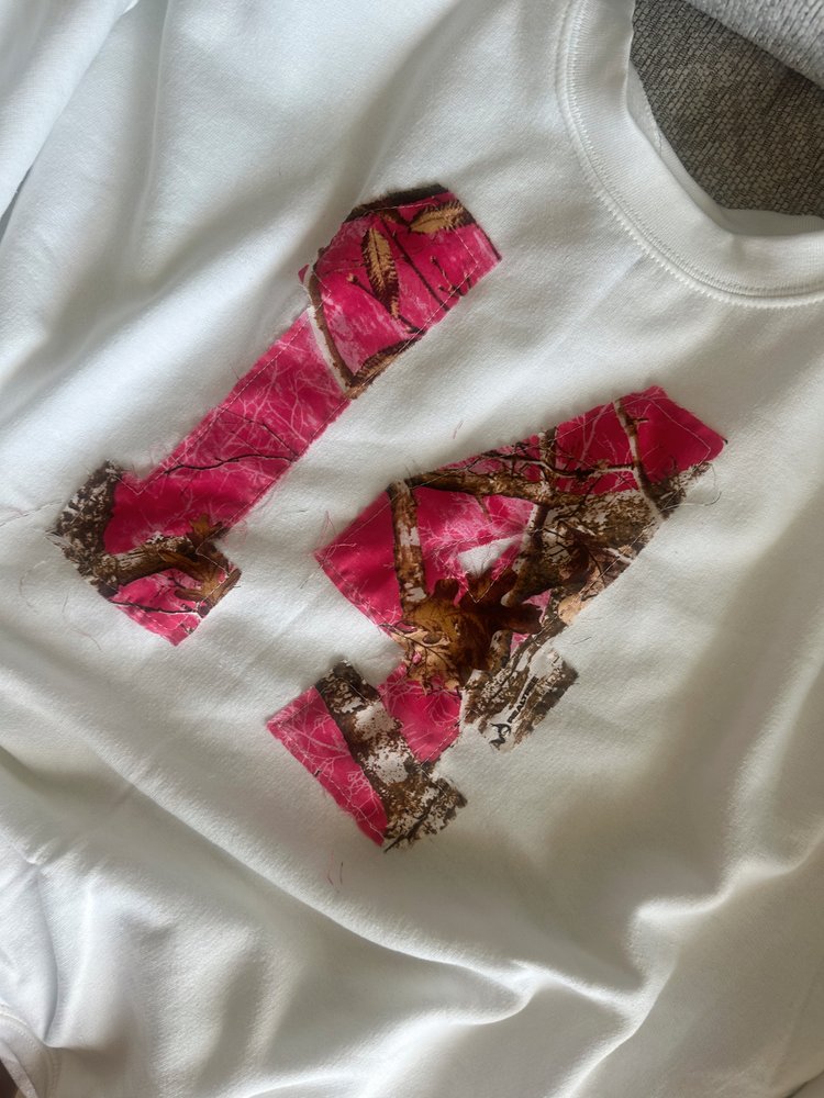 CamoCrew™ – 14 Oversized Sweatshirt with a Perfect Blend of Comfort & Edge