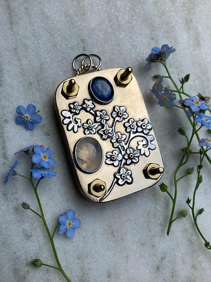 BloomPocket™ – Compact Flower Press Kit for Quick & Easy Petal Preservation