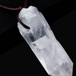 AuraStone™ – Handcrafted Crystal Ornament for Light & Energy Flow