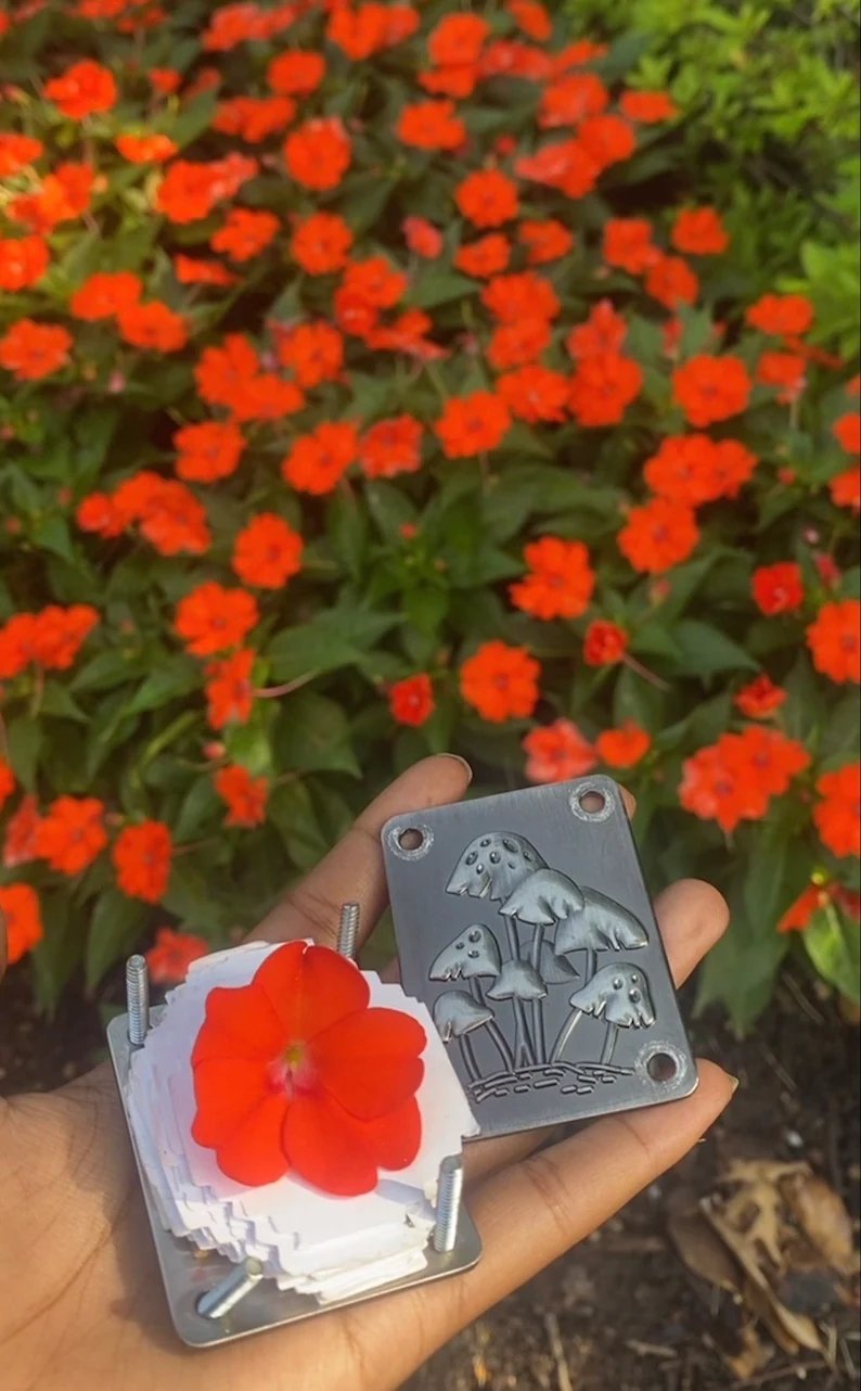 BloomPocket™ – Compact Flower Press Kit for Quick & Easy Petal Preservation